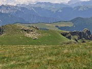 57 Sguardo sui pascoli della Baita Mincucco al torrione